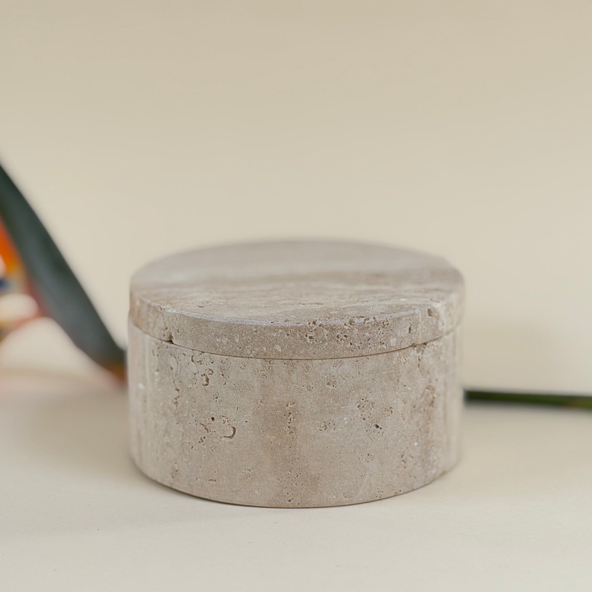 Beige Travertin „Halo“ Keepsake Object