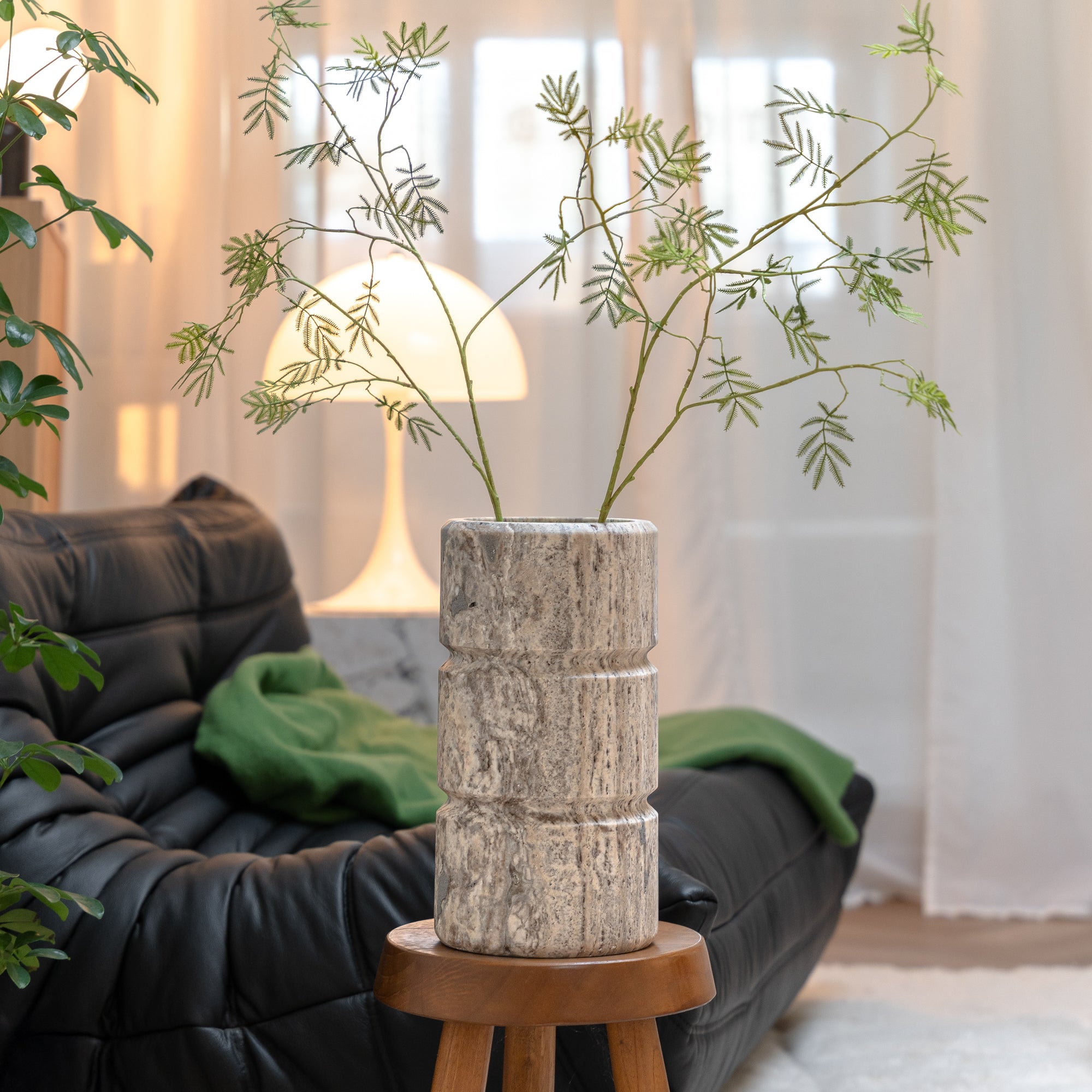 Vase ‚Don‘ aus Silbertravertin