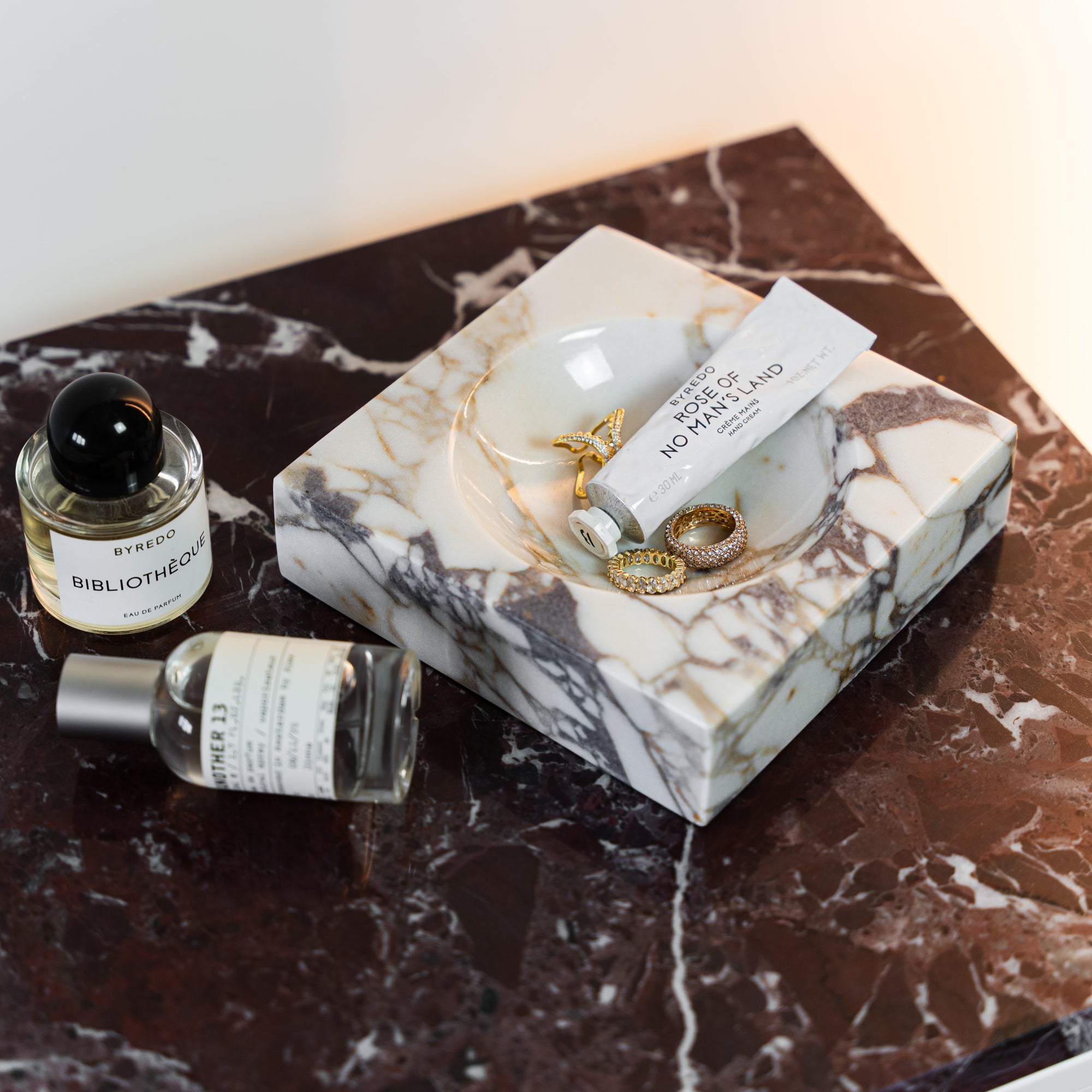 Tischobjekt aus Calacatta-Marmor