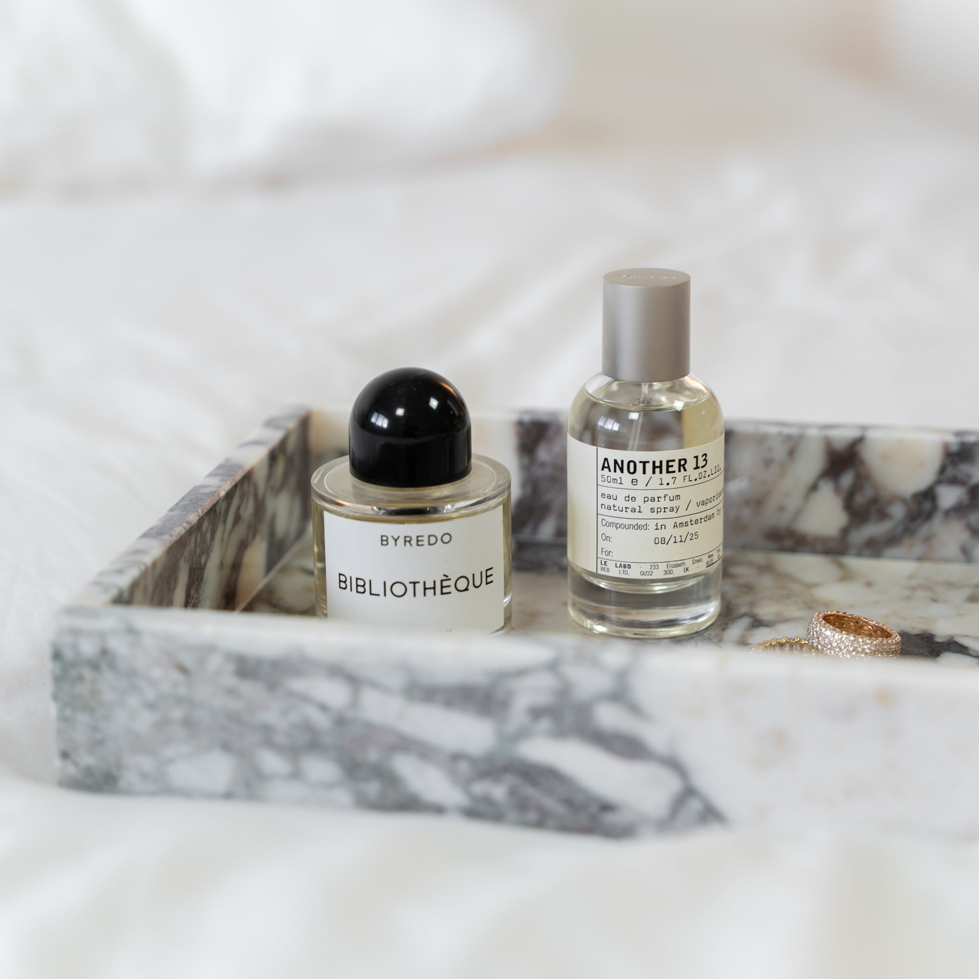 Rechteckiges Tablett aus Calacatta-Marmor