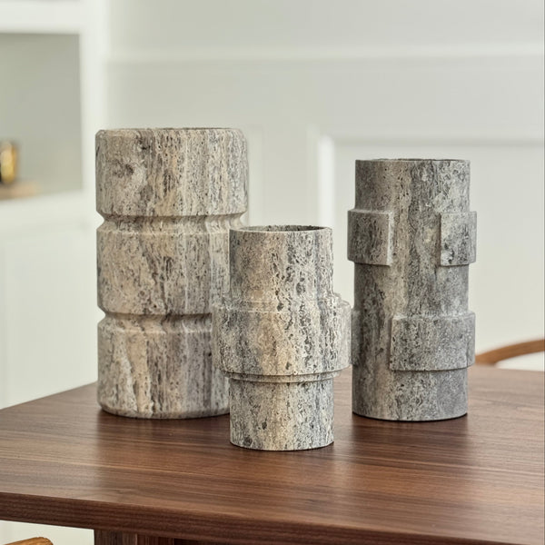 Vase ‚Vida‘ aus Silbertravertin