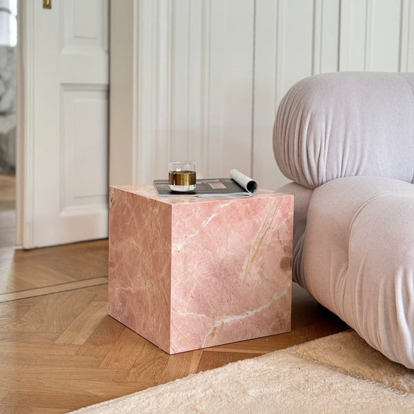 Stoned, not wasted: Beistelltisch „SOHO Mini“ aus rosa Marmor