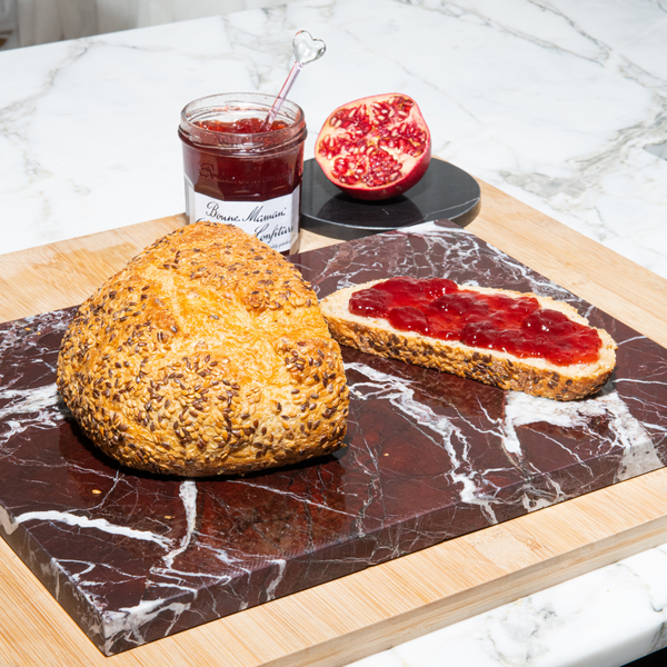 Stoned, not wasted: Rechteckiges Brett aus burgunderrotem Marmor L – 30 x 40 cm