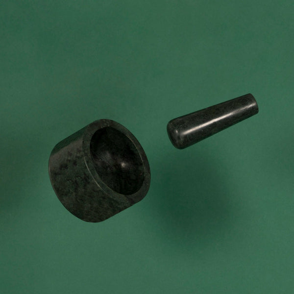 Stoned, not wasted: Mörser und Stößel aus grünem Marmor