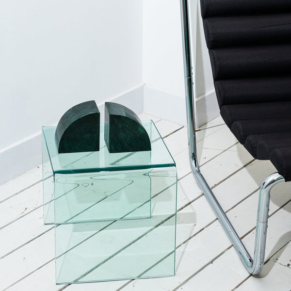 Stoned, not wasted: Buchstütze aus grünem Marmor