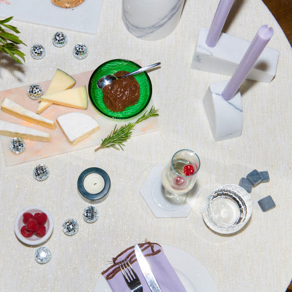 Stoned, not wasted: Weißer Marmor-Kerzenhalter „Nova“