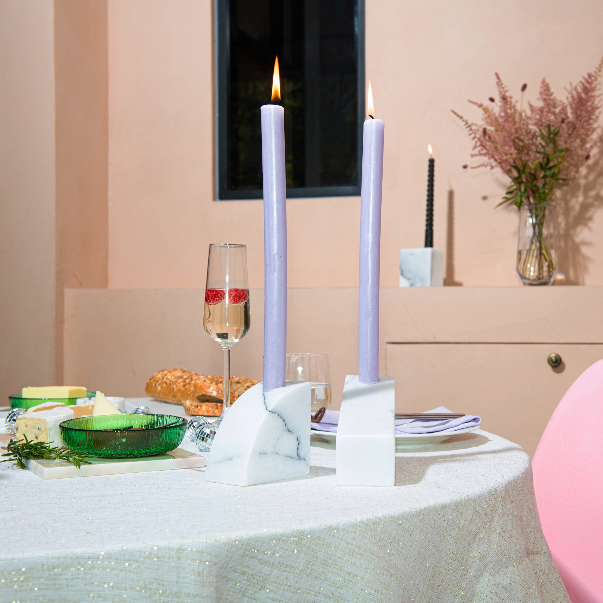 Stoned, not wasted: Weißer Marmor-Kerzenhalter „Stellar“