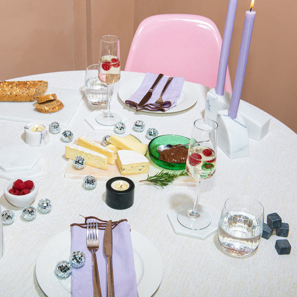 Stoned, not wasted: Weißer Marmor-Kerzenhalter „Stellar“