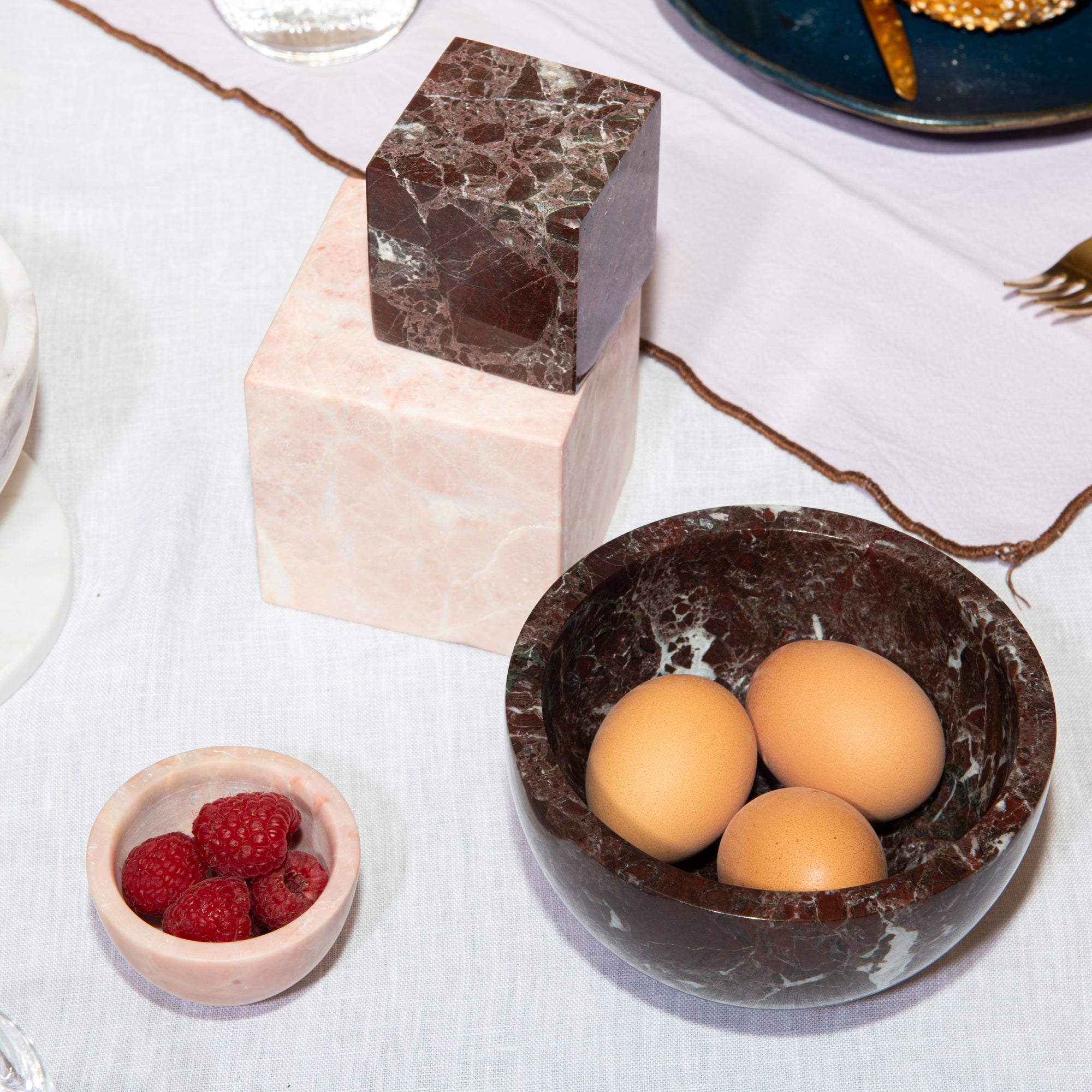 Stoned, not wasted: Burgunder Marmorschale M