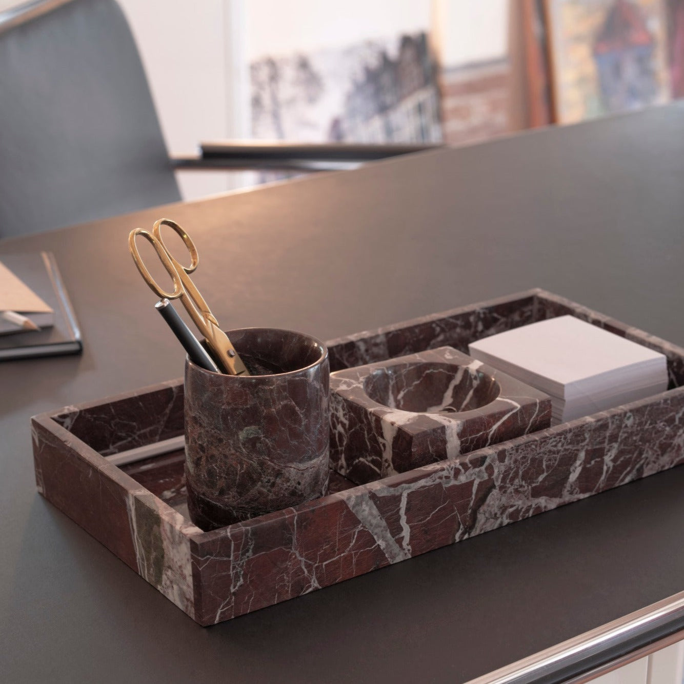 Rechteckiges Tablett aus burgunderrotem Marmor